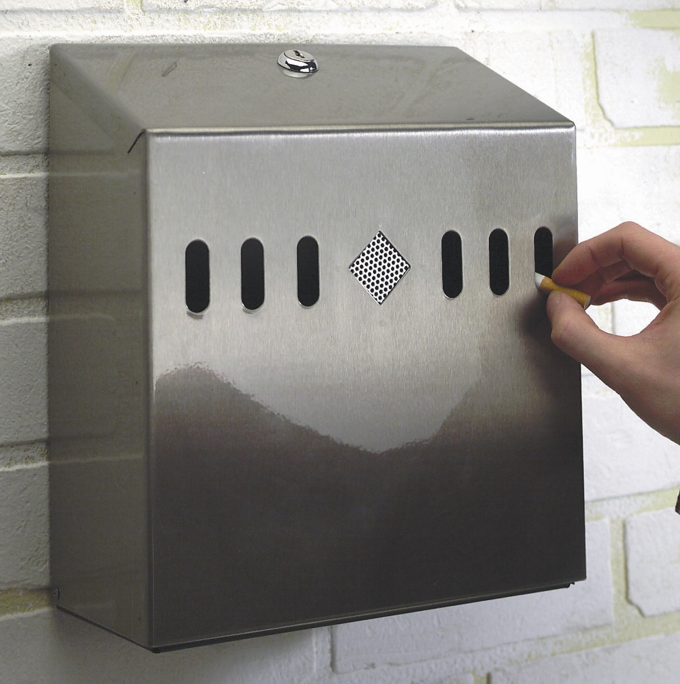 Wall-Mounted-Ashtray--outdoors-